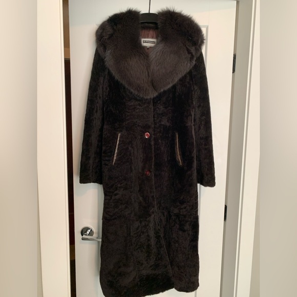 Jackets & Blazers - Elegant and Warm Genuine Fur & Lambskin Coat – Size M (Fits S)